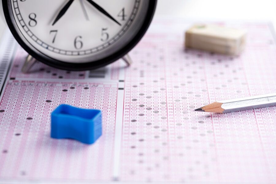 multiple-choice-test-with-clock-time-concept-in-exam